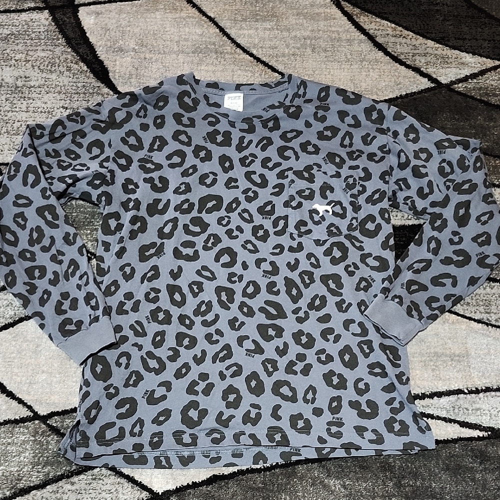 VS PINK 2018 CAMPUS CREW-NECK LEOPARD PRINT DOG LOGO LONG-SLEEVE TEE-SHIRT